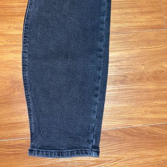 ASOS DESIGN Hourglass high rise farleigh 'slim' mom jeans in washed black - Picture 6 of 10